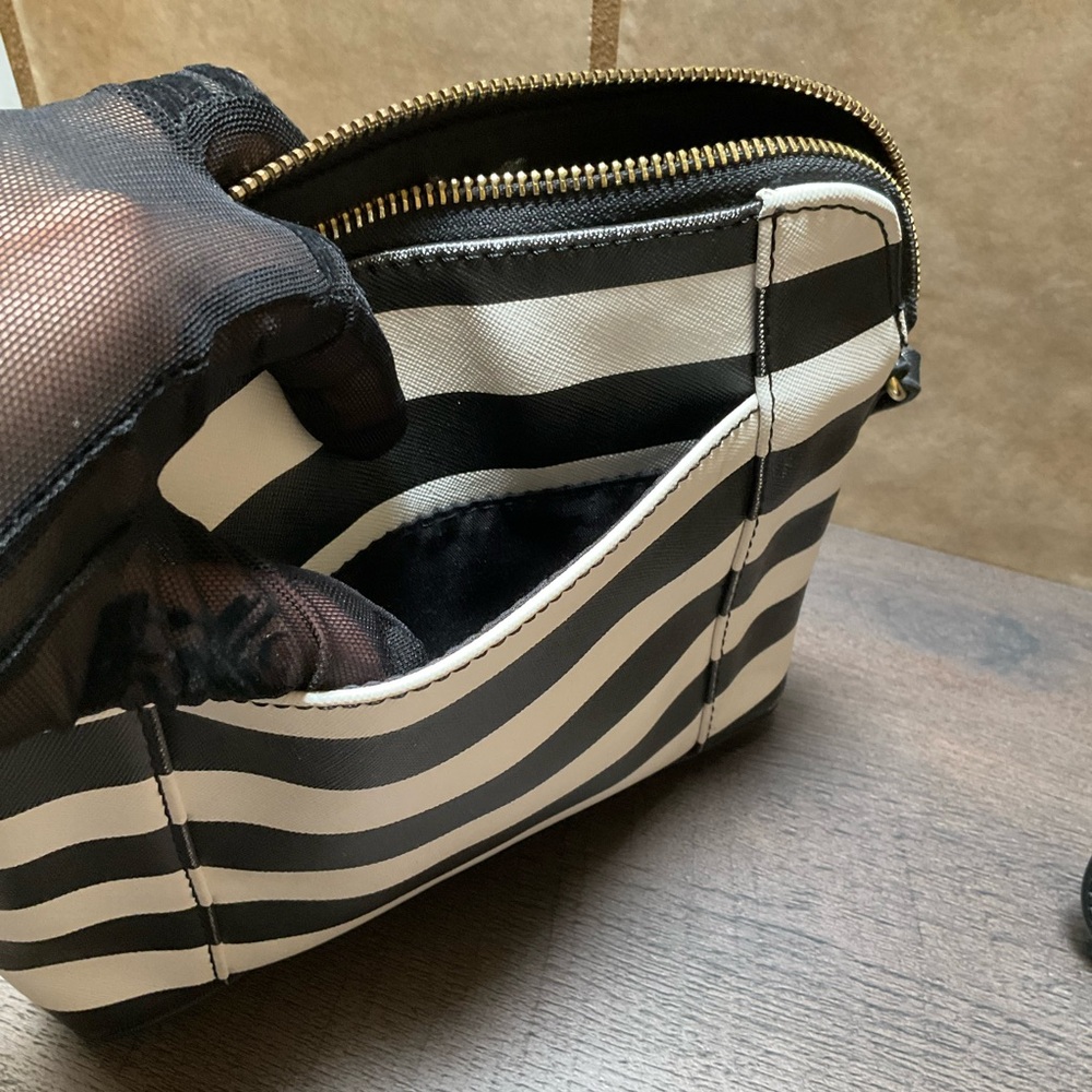 Lot of 2 Crossbody bags Liz Claiborne Bundle Black & White Striped PU, small blk - Picture 9 of 13